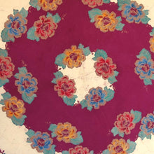 Charger l&#39;image dans la galerie, Round Tablecloth 76&quot; - includes 6 napkins
