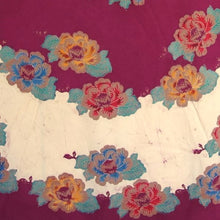 Charger l&#39;image dans la galerie, Round Tablecloth 76&quot; - includes 6 napkins
