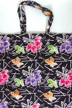 Charger l&#39;image dans la galerie, Batik Carry Bag 16&quot; x 16.5&quot;
