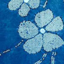 Charger l&#39;image dans la galerie, Batik Cloth 46&quot; x 90&quot;
