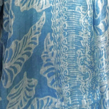 Charger l&#39;image dans la galerie, Silk Scarf 40&quot; x 80&quot;
