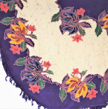 Load image into Gallery viewer, Oval Tablecloth  52&quot;x 60&quot;   including 4 napkins
