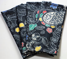 Load image into Gallery viewer, Table napkins 19&quot; x 19&quot;  Set of 4
